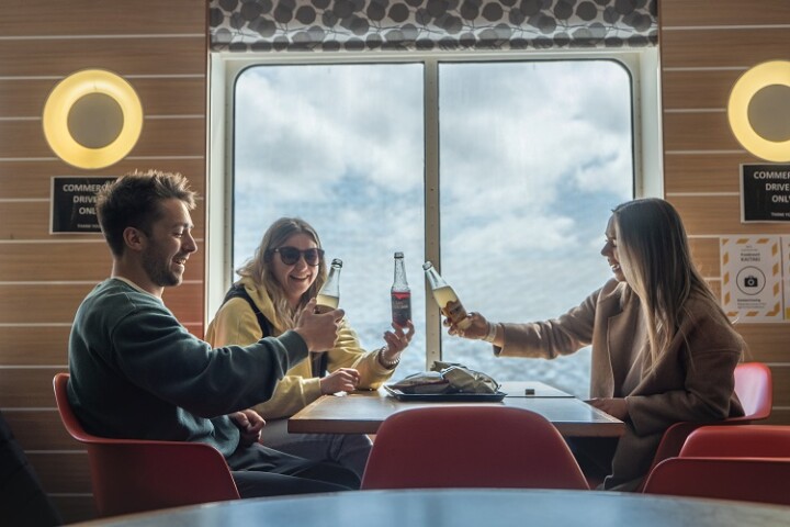 Interislander celebration friends enjoy a drink 750x500